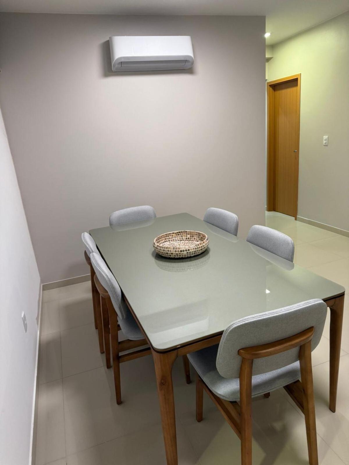 Amplo E Confortavel Em Familiar, 3 Quartos Com Lazer De Clube * Belem (Para)